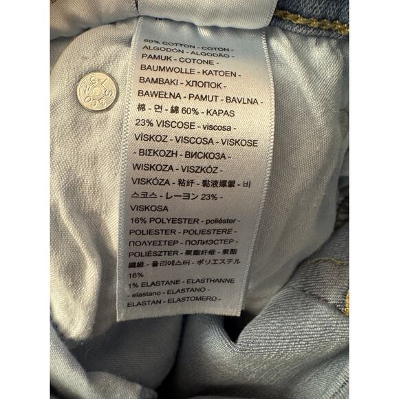 Levi’s Boyfriend Light Wash Blue Jeans Size 28x27‎ Zip Fly Tapered Legs Mid Rise - Picture 13 of 13